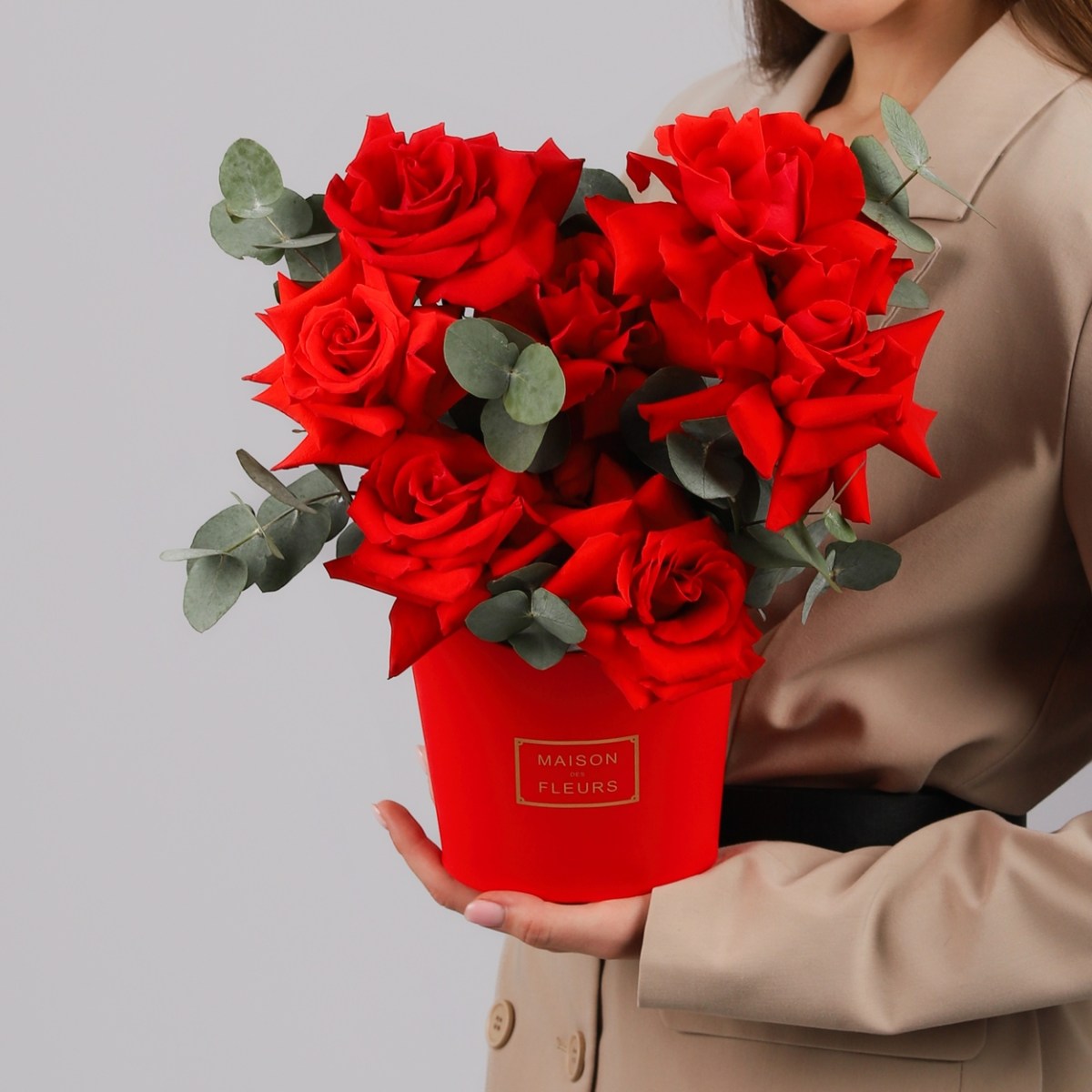 francuzskie rozy s evkaliptom v korobke 3